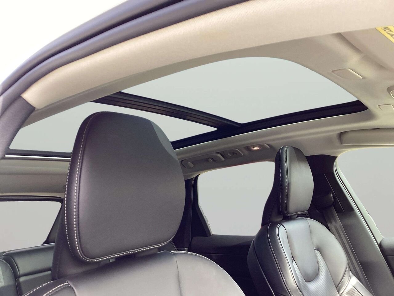 2022 Volvo XC60 B6 Inscription TI White Gatineau - photo #18