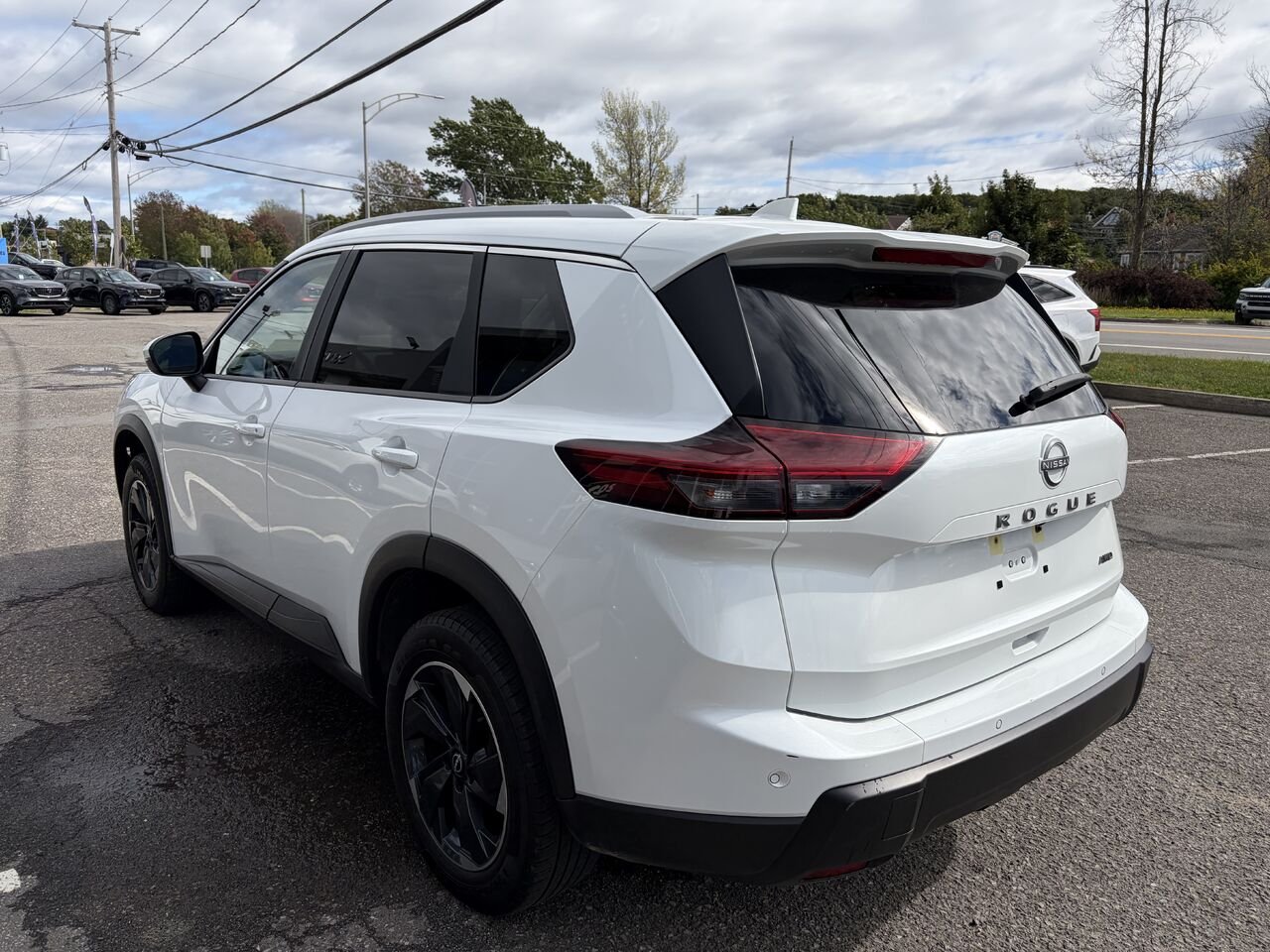 Nissan Rogue SV TI avec ensemble toit ouvrant 2025 Blanc Montmagny - photo #6