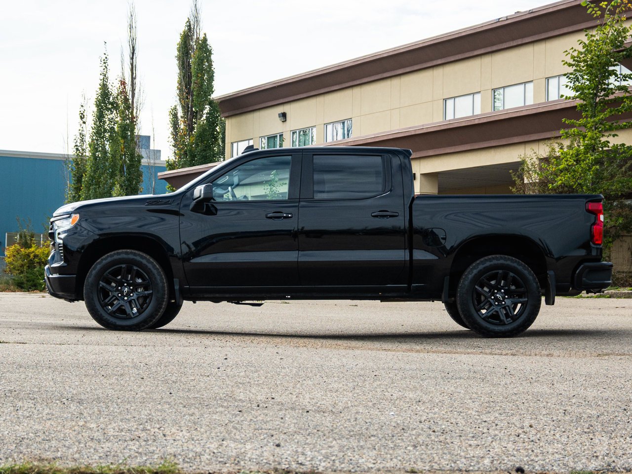 2023 Chevrolet Silverado 1500 4WD Crew Cab 147 RST Black Sherwood Park - photo #10
