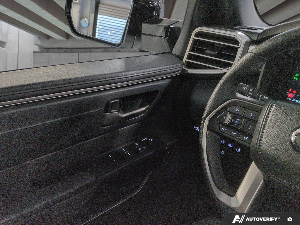 2025 Toyota Tundra S2501294 | 4x4 Crewmax Limited Hybrid White Edmonton - photo #16