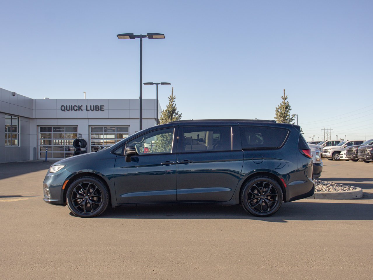 2025 Chrysler Pacifica Limited FWD Blue Sherwood Park - photo #6