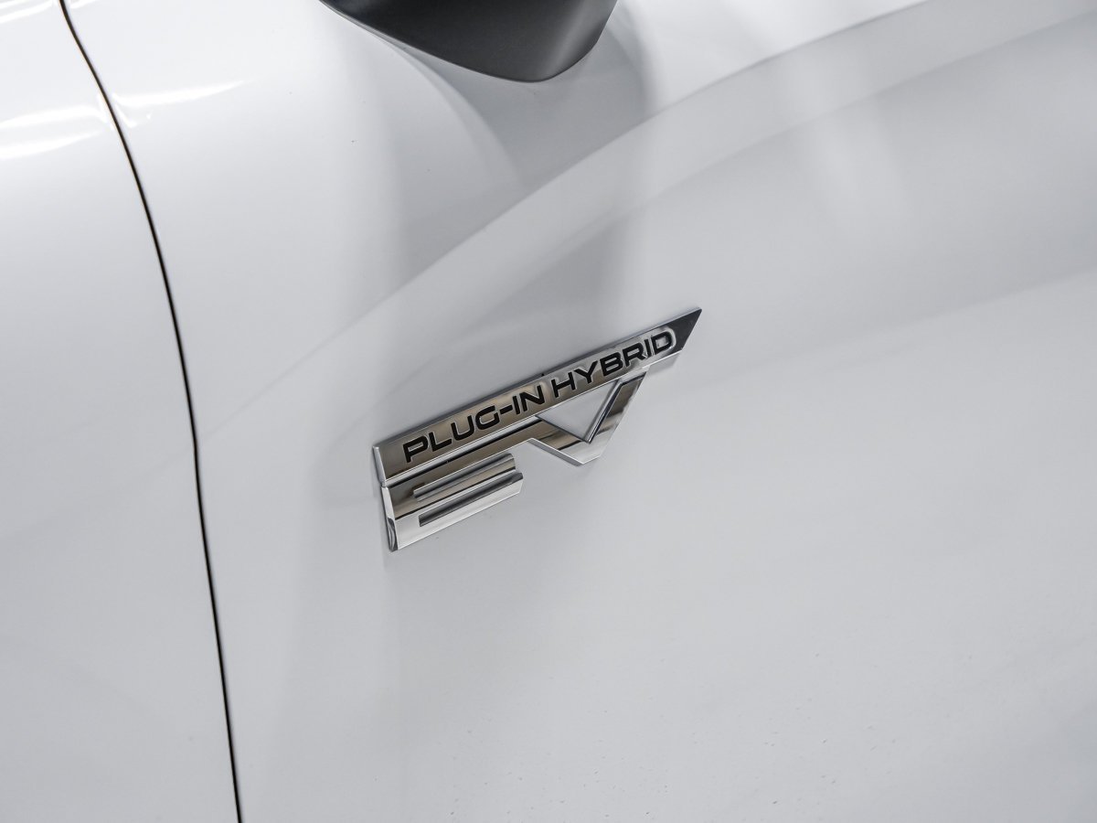 2024 Mitsubishi Outlander Plug-In Hybrid SEL S-AWC 7 PASSAGERS SEATS White Montreal - photo #1