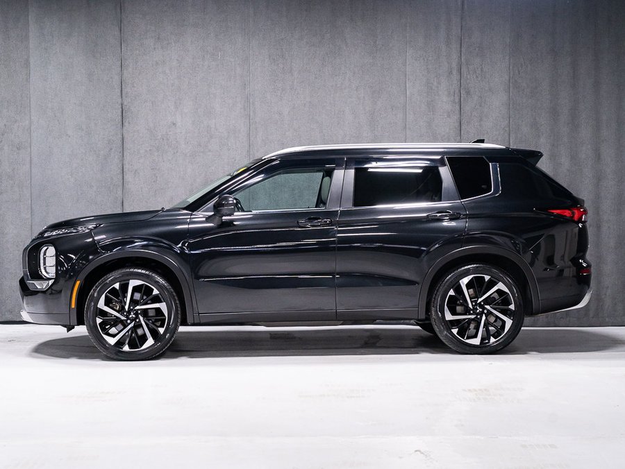 2023 Mitsubishi Outlander SE Black