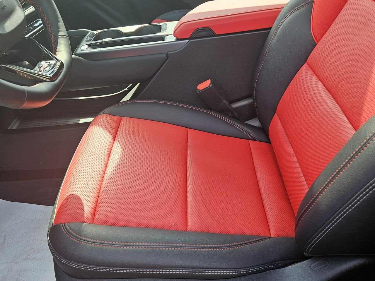 2025 Chevrolet Equinox EV 4 portes RS Red Thetford Mines - photo #17