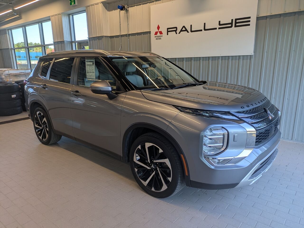 2023 Mitsubishi Outlander Grey Gatineau - photo #0