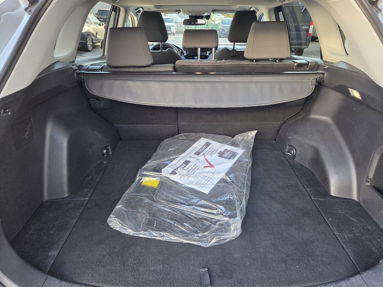 2023 Toyota RAV4 XLE HYBRIDE Silver  - photo #6