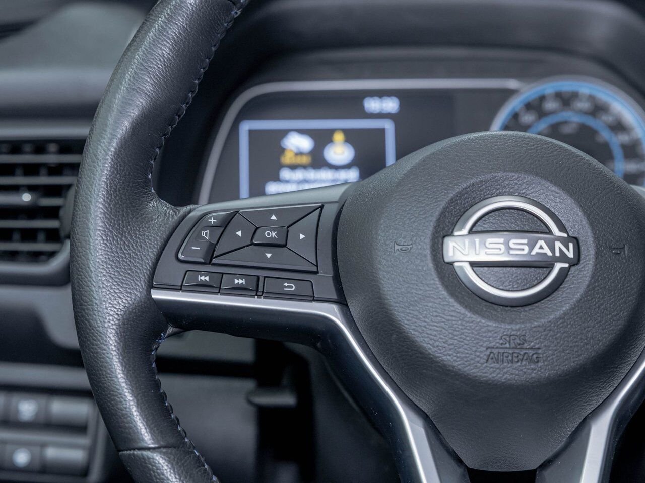 Nissan LEAF SV *NAV* SIÈGES CHAUFF REG ADAPT CARPLAY 2023 Noir Saint-Jérôme - photo #13