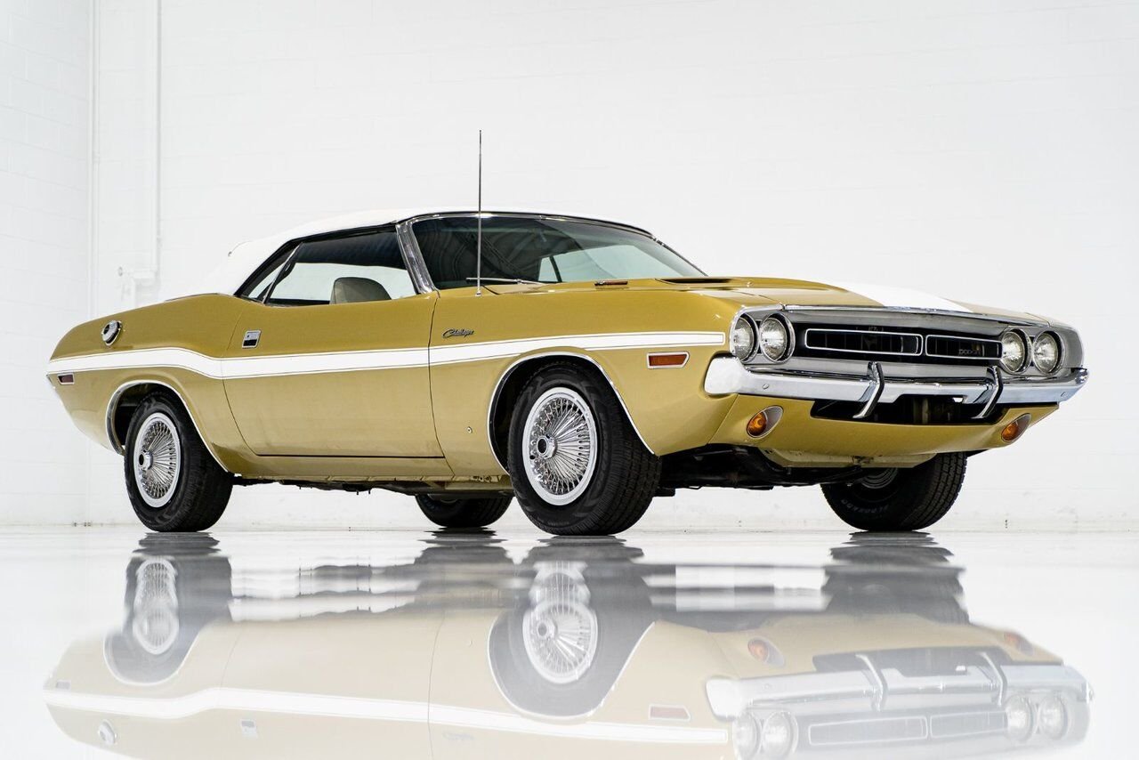 1971 Dodge Challenger *PRIX EN USD* Convertible Fully restored to desirable specifications Gold Montreal - photo #39