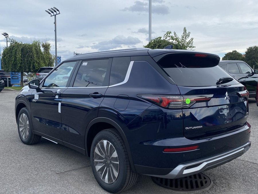 Mitsubishi Outlander PHEV SE S-AWC utilitaire sport TI 2026 Bleu cosmique métallisé
