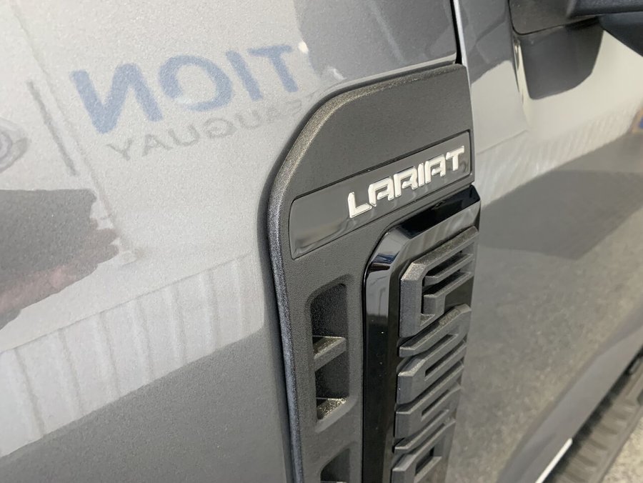 Ford Super Duty F-250 SRW LARIAT LARIAT cabine 6 places 4RM caisse de 6,75 pi 2025 Gris