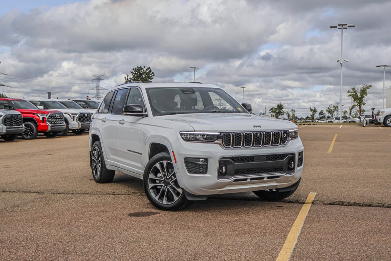 2023 Jeep Grand Cherokee Overland 4x4 White Sherwood Park - photo #1