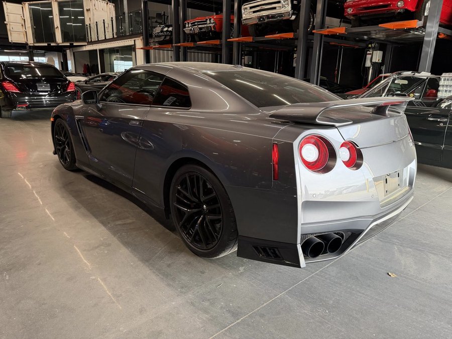 2018 Nissan GT-R Premium | 3.8L Twin-Turbo V6 | Aftermarket Exhaust | Aftermarket Bolt on Modifications Grey