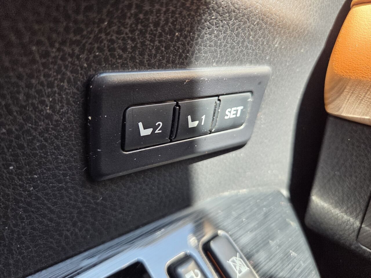 Toyota RAV4 Hybride 2017 Blanc Mont-Laurier - photo #25