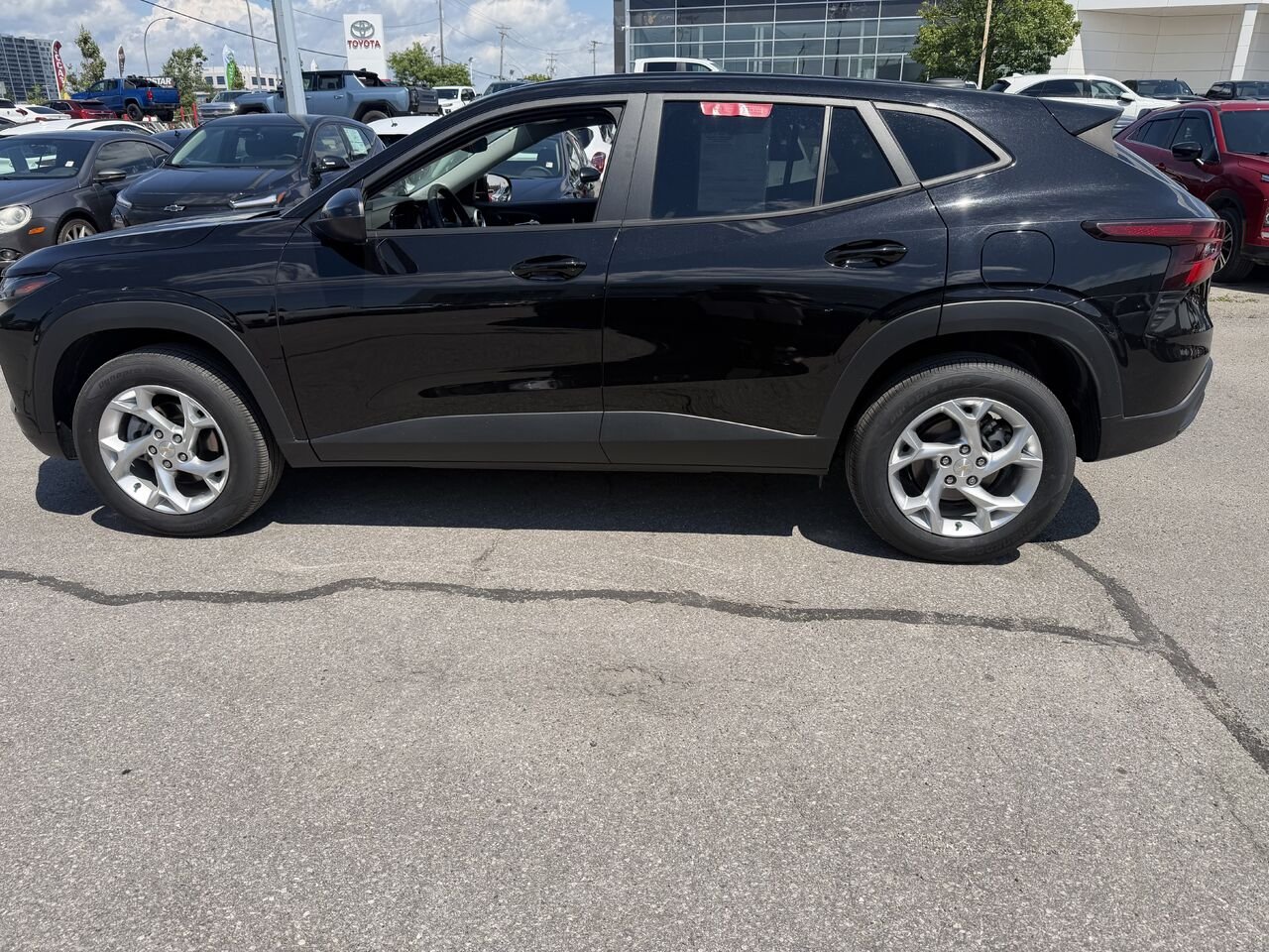 CHEVROLET TRAX LS Traction avant 4 portes LS 2024 Noir Gatineau - photo #8