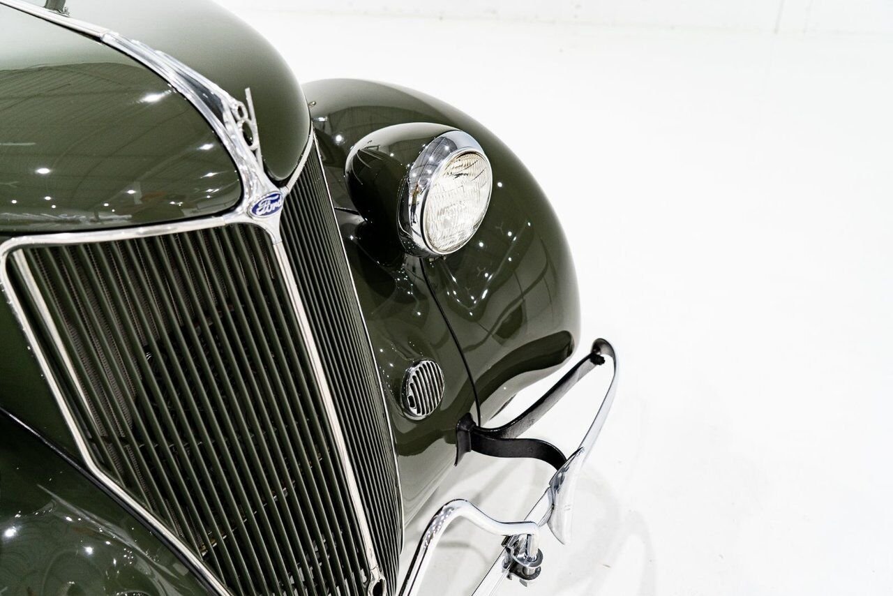 Ford Model 48 Phaeton PRIX EN USD | Beautifully presented in original condition 1936 Vert Montréal - photo #3