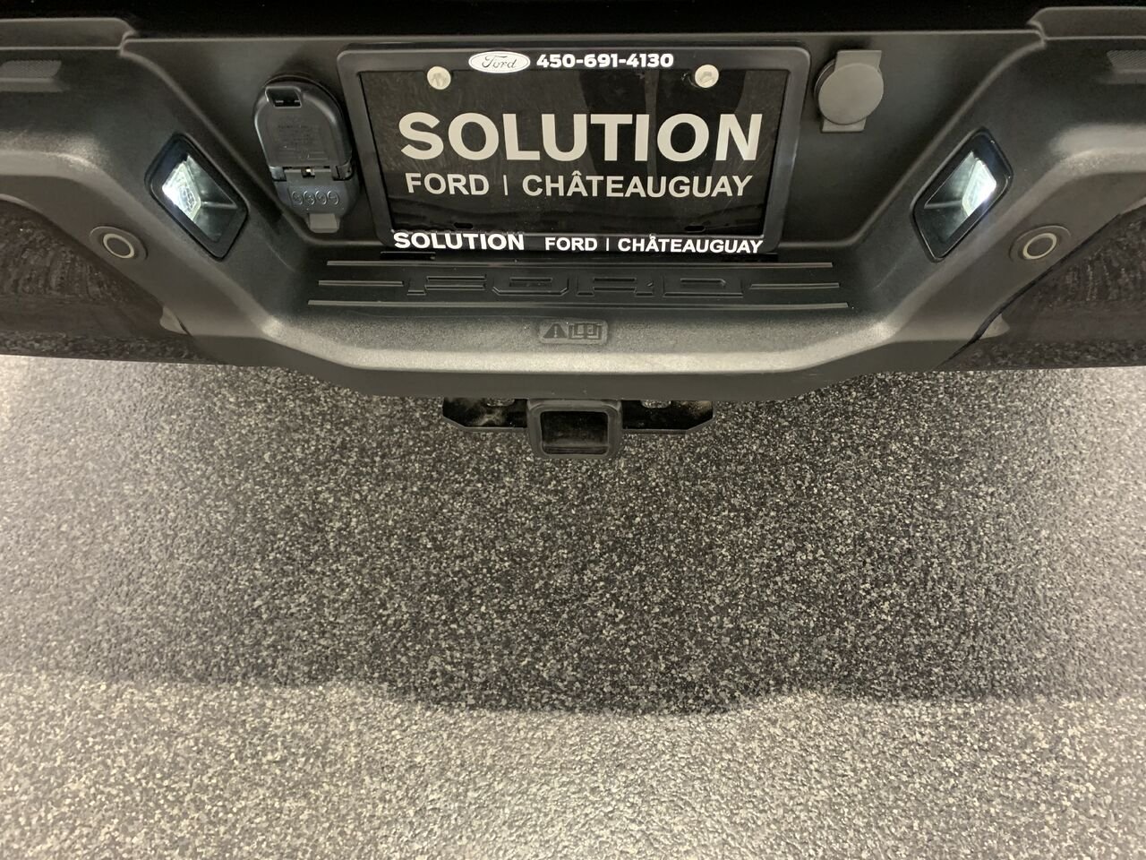 2024 Ford F-150 Lightning LARIAT Black Saint-Eustache - photo #9