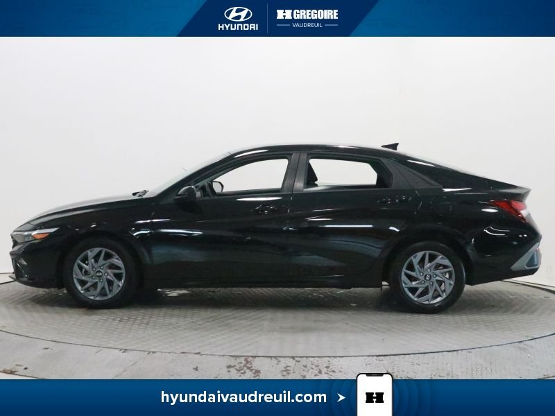 2025 Hyundai Elantra Black Laval - photo #5