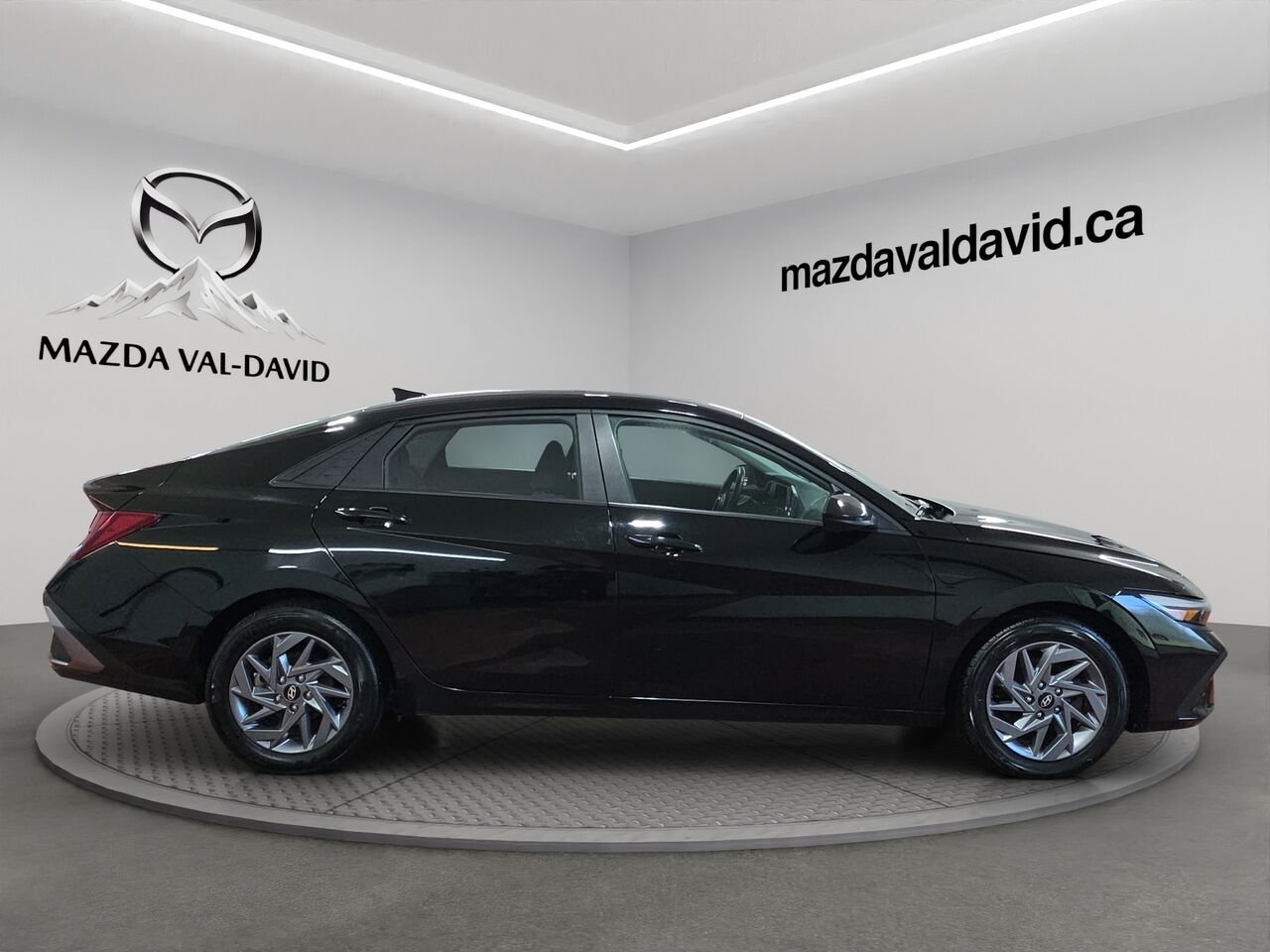 2024 Hyundai Elantra Preferred IVT, Bluetooth, Commande audio au volant, volant chauffant Black Val-David - photo #3