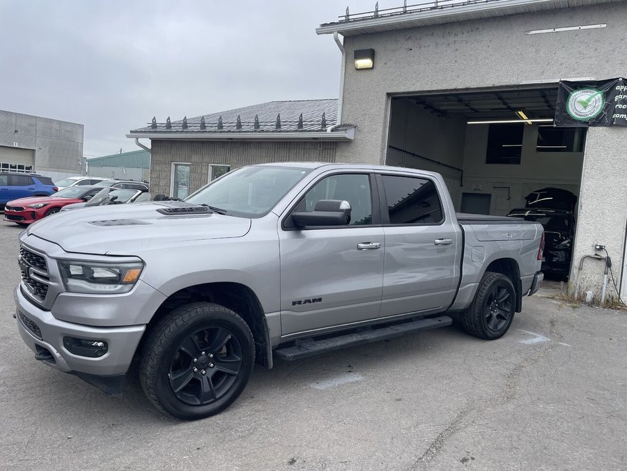 2022 Ram 1500 Sport cabine d'équipe 4x4 caisse de 5 pi 7 po Grey