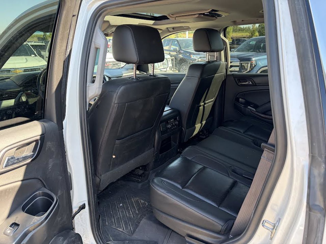 2017 GMC Yukon 4WD 4dr SLT White Sherwood Park - photo #5