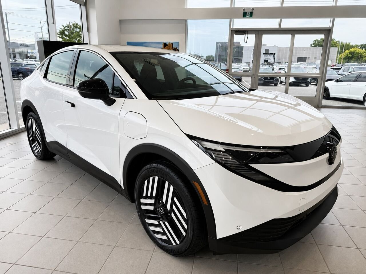 Nissan LEAF SV+ TA 2026 Blanc Everest nacré triple couche Châteauguay - photo #5