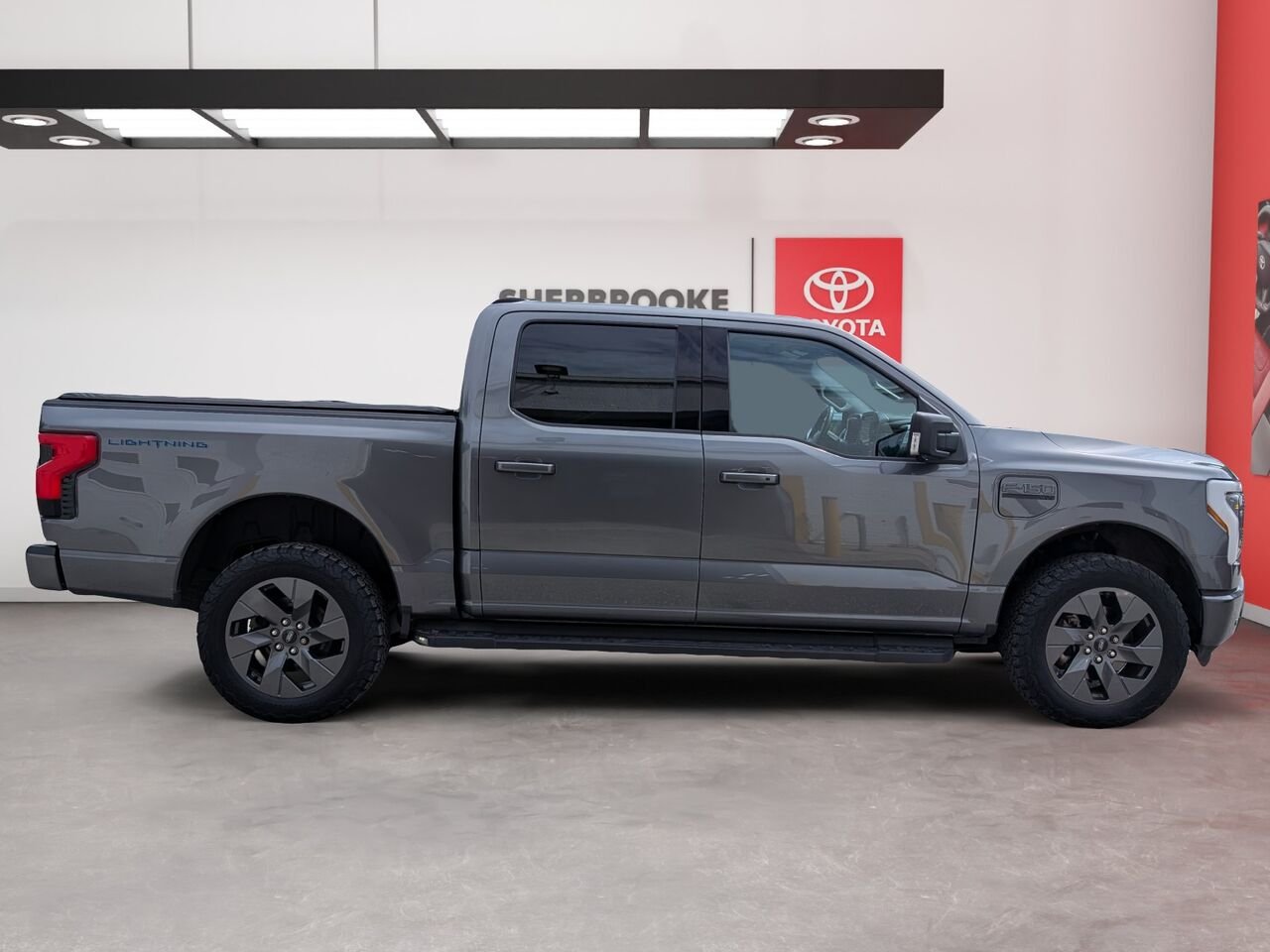 Ford F-150 Lightning XLT/SIÈGES CHAUFFANT/VOLANT CHAUFFANT/AC BIZONE/BLUETOOTH/CAMÉRA DE RECUL 2023 Noir Sherbrooke - photo #3