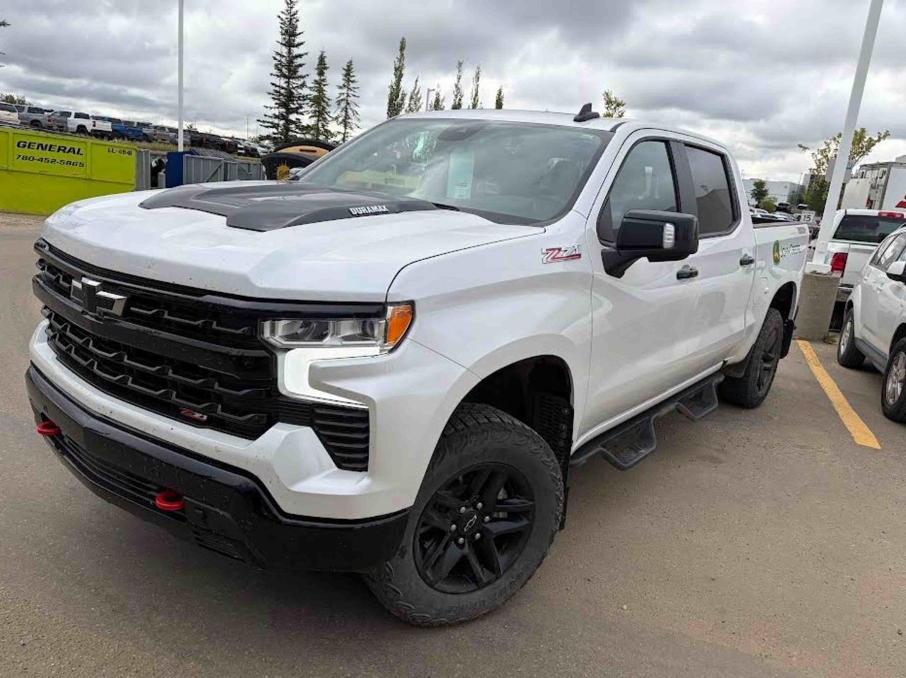 2024 Chevrolet Silverado 1500 4WD Crew Cab 147 LT Trail Boss White Sherwood Park - photo #2