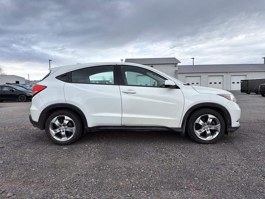 2017 Honda HR-V LX 2RM White