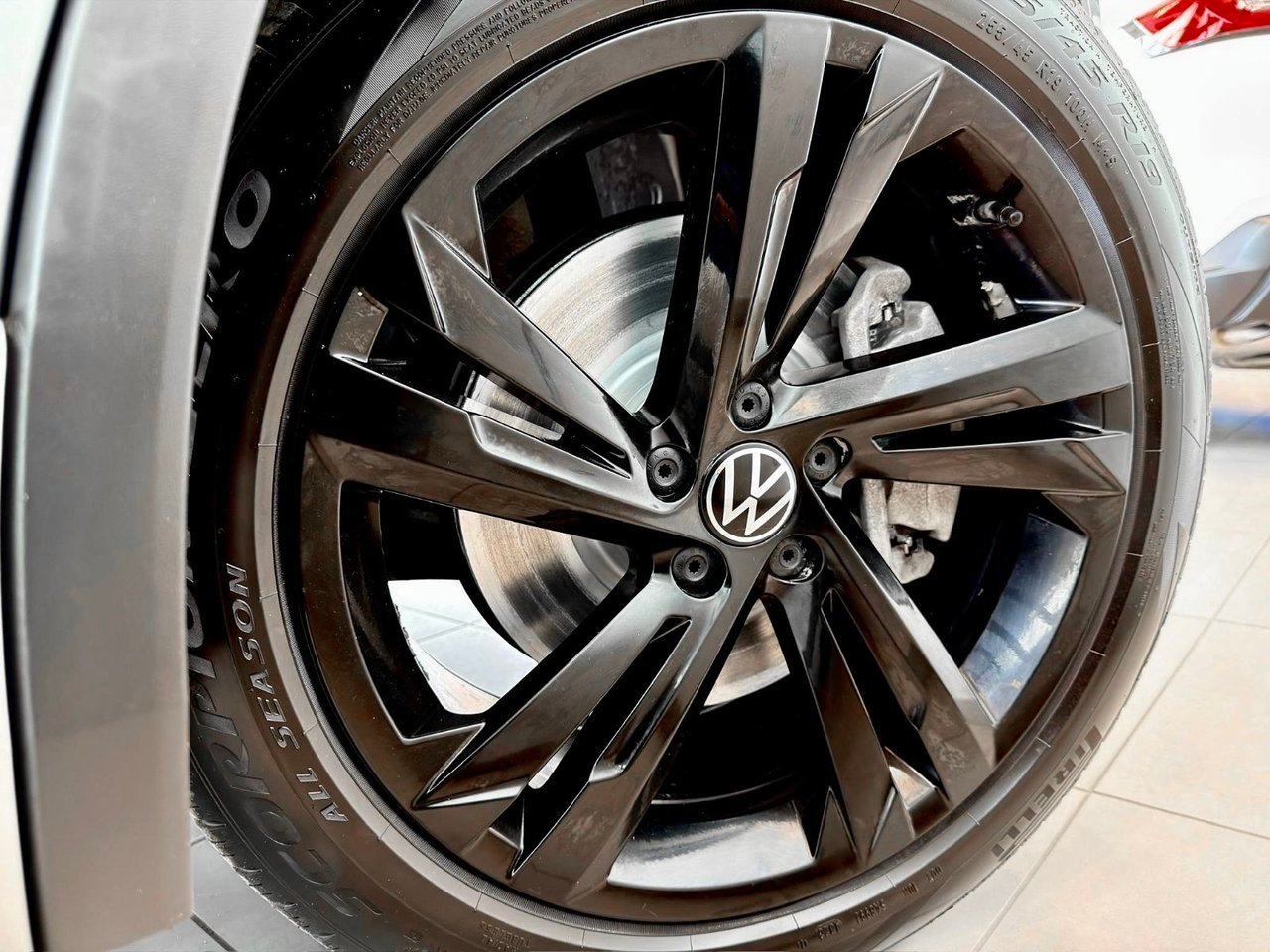 Volkswagen Tiguan 2024 Gris Notre-Dame-des-Prairies - photo #13