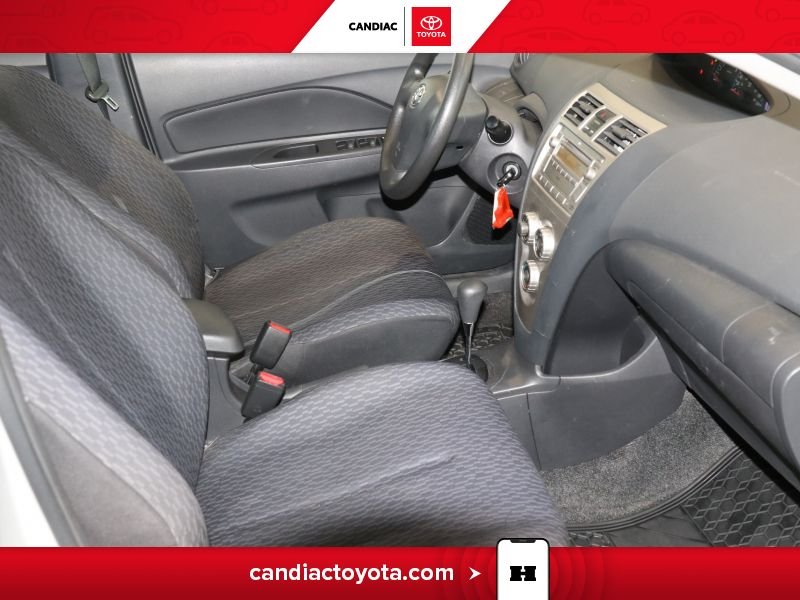 Toyota Yaris 2012 Argent Blainville - photo #20