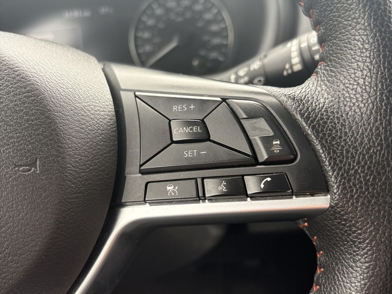 2024 Nissan Kicks SR Black Mont-Laurier - photo #20