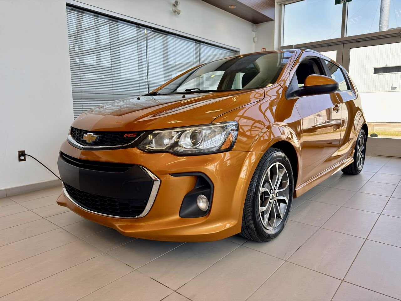 2017 Chevrolet Sonic Orange Notre-Dame-des-Prairies - photo #3