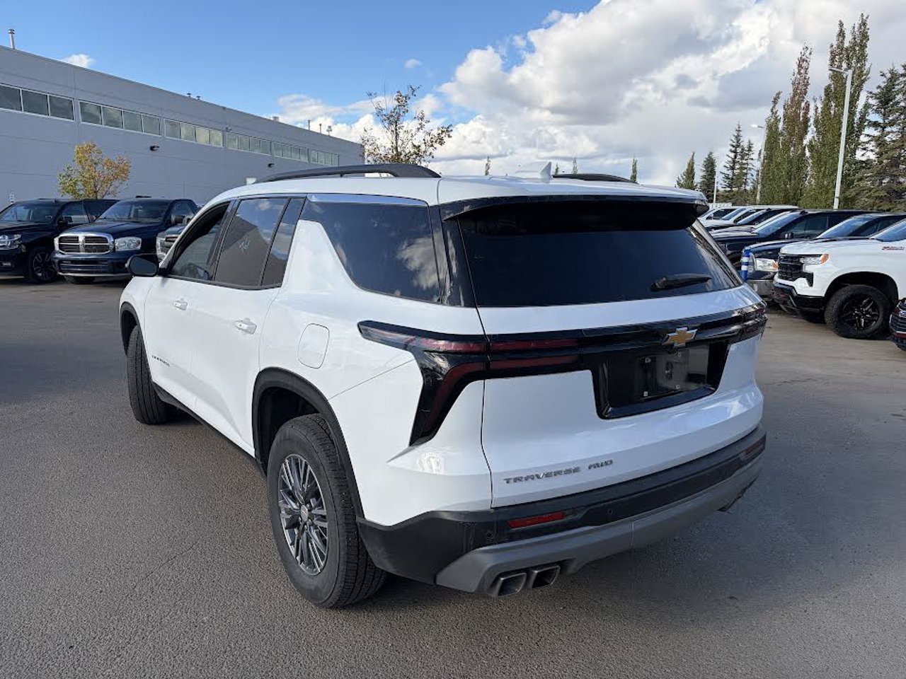 2026 Chevrolet Traverse AWD 4dr LT White Sherwood Park - photo #3