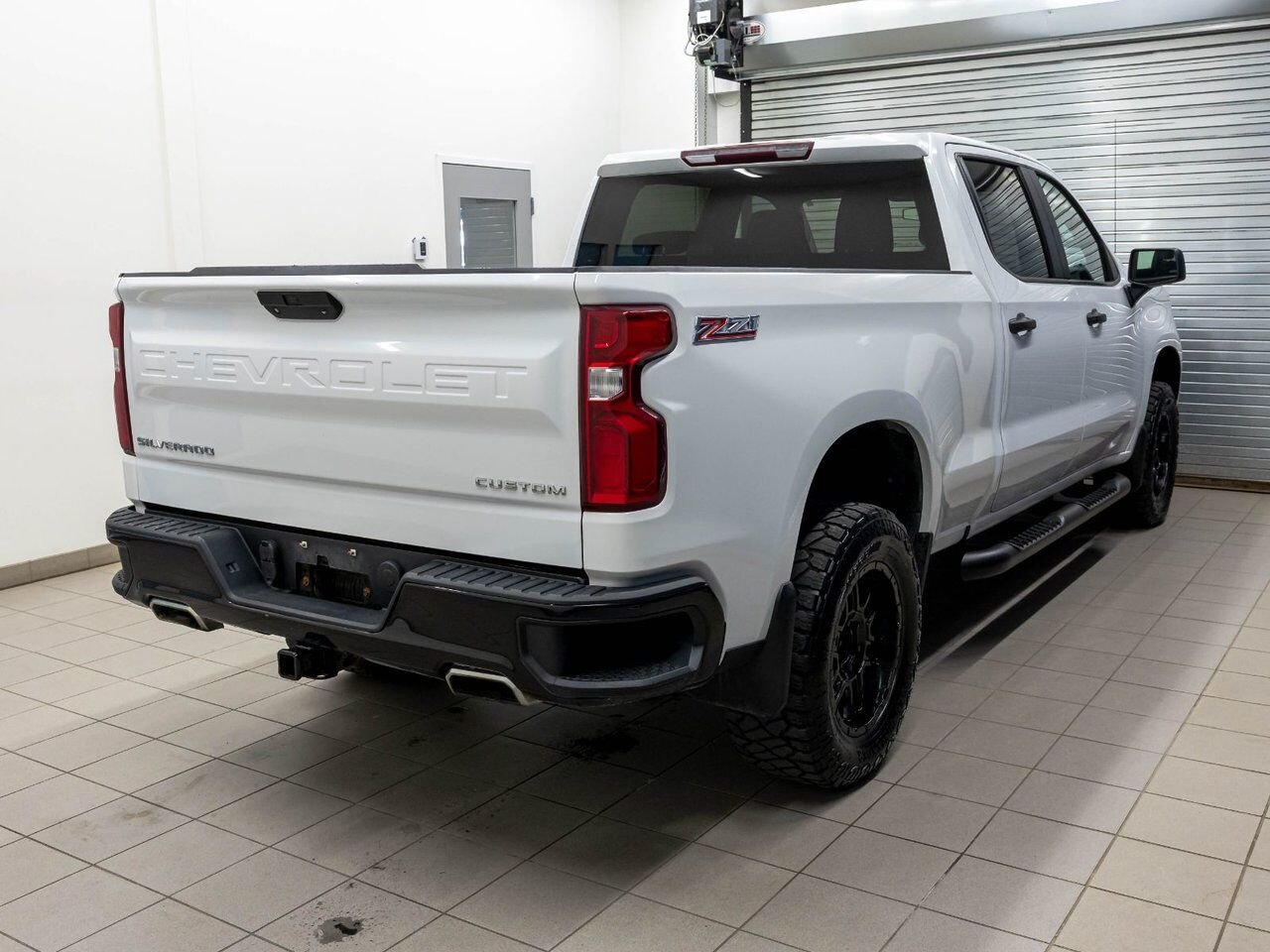 Chevrolet Silverado 1500 CUSTOM TRAIL BOSS CREW V8 4X4 *GR. REMORQ* CARPLAY 2019 Blanc Saint-Jérôme - photo #7