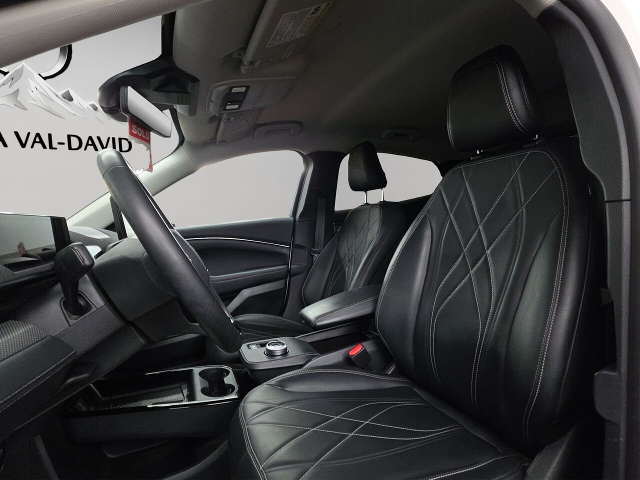 Ford Mustang Mach-E Sélect TI, Traction intégrale, écran tactile SYNC 4 de 15,5 pouces, Apple CarPlay et Android Auto 2023 Blanc Val-David - photo #12
