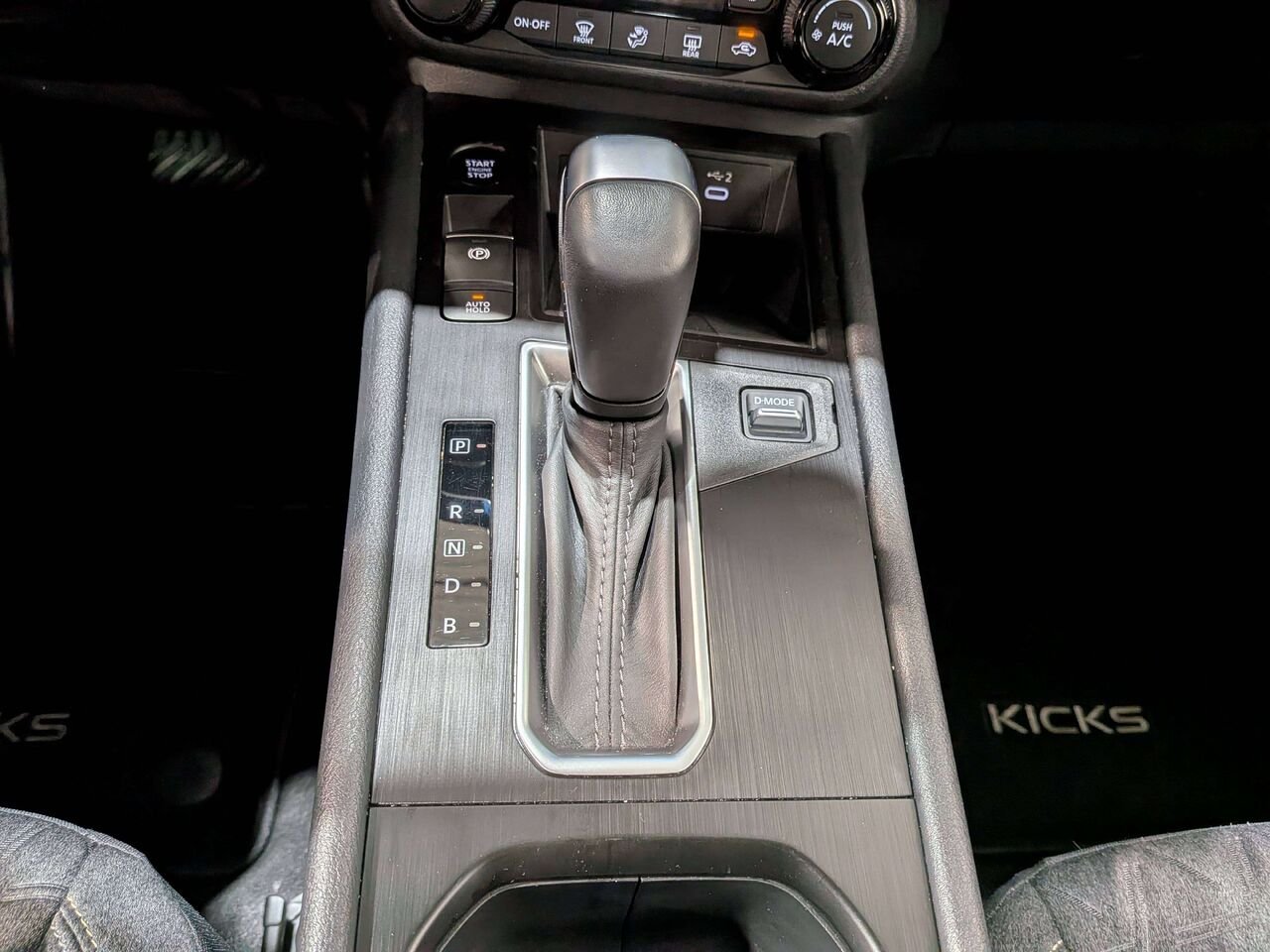 2026 Nissan Kicks SV AWD White Val-David - photo #24