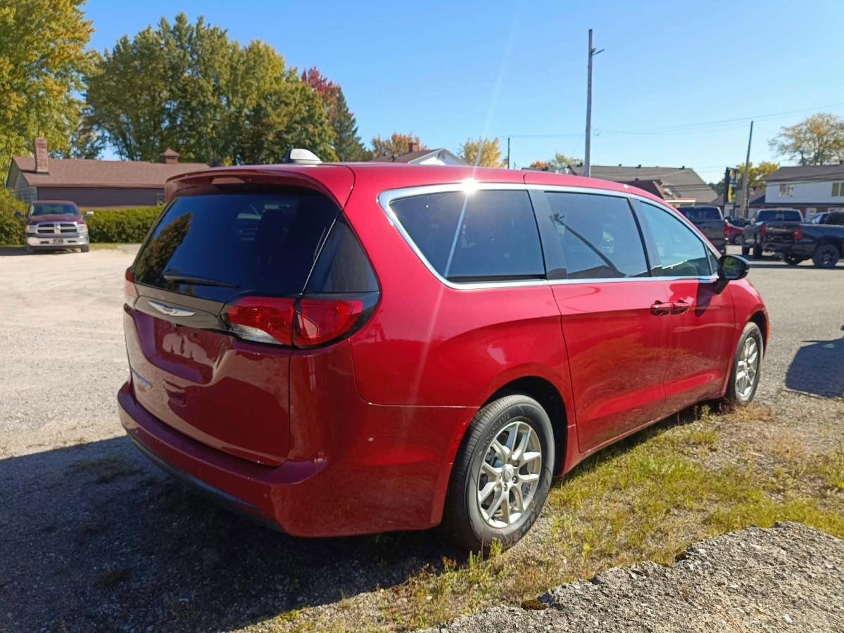 Chrysler Grand Caravan 2025 Rouge Lac Mégantic - photo #4