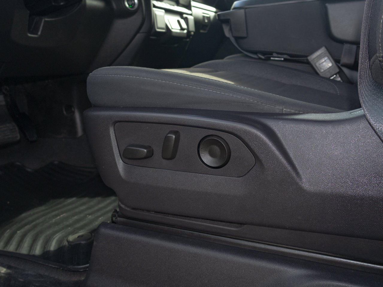2024 Chevrolet Silverado 1500 4WD Crew Cab 147 Custom Grey Sherwood Park - photo #17