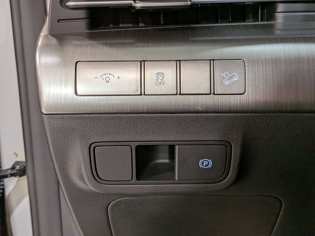 2025 Hyundai Kona 2.0L Preferred AWD Grey Val-David - photo #28