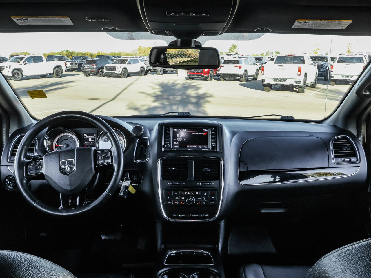 2020 Dodge Grand Caravan Premium Plus 2WD Black Sherwood Park - photo #17