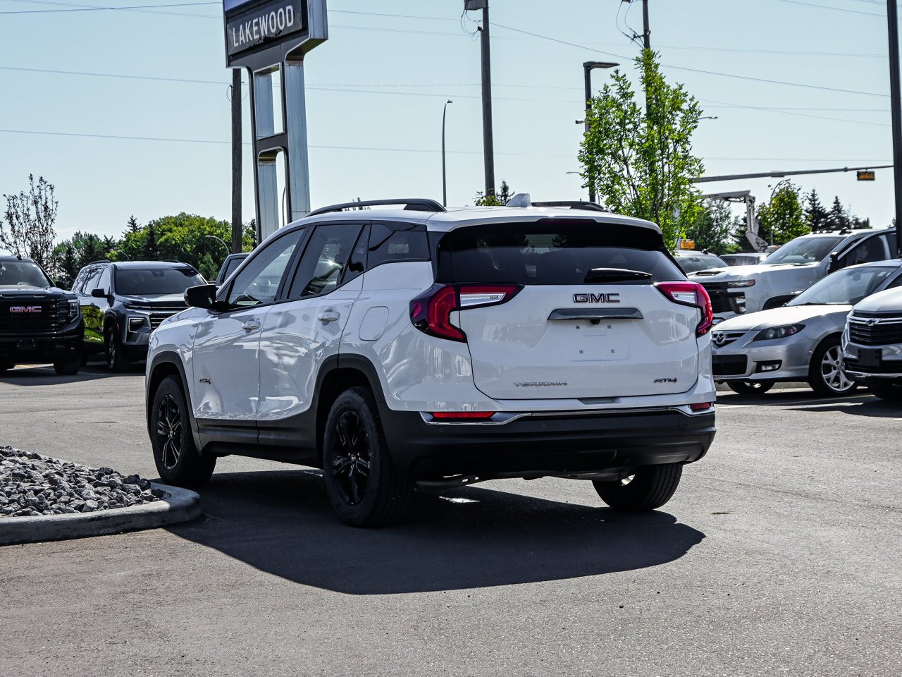 2022 GMC Terrain AWD 4dr AT4 White Sherwood Park - photo #10