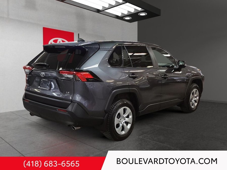 Toyota RAV4 LE, AWD 2022 Gris