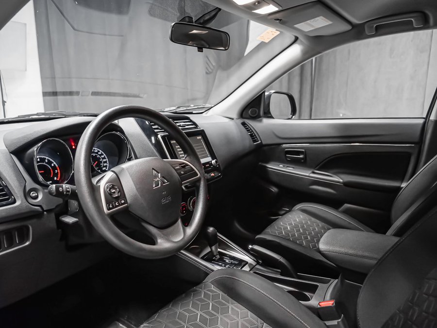 2025 Mitsubishi RVR ES Grey