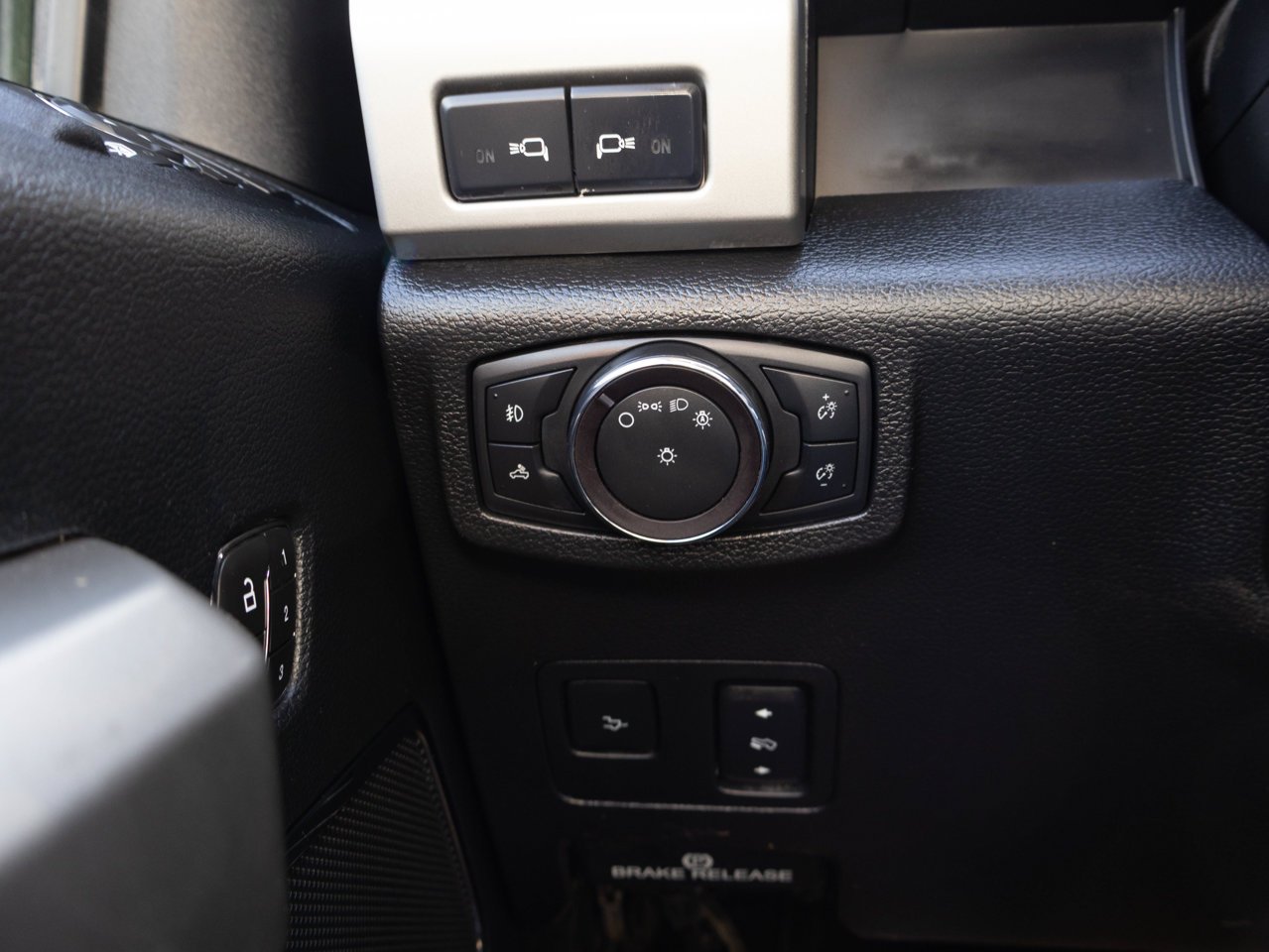 2019 Ford Super Duty F-350 SRW LARIAT 4WD Crew Cab 6.75' Box Black Sherwood Park - photo #17