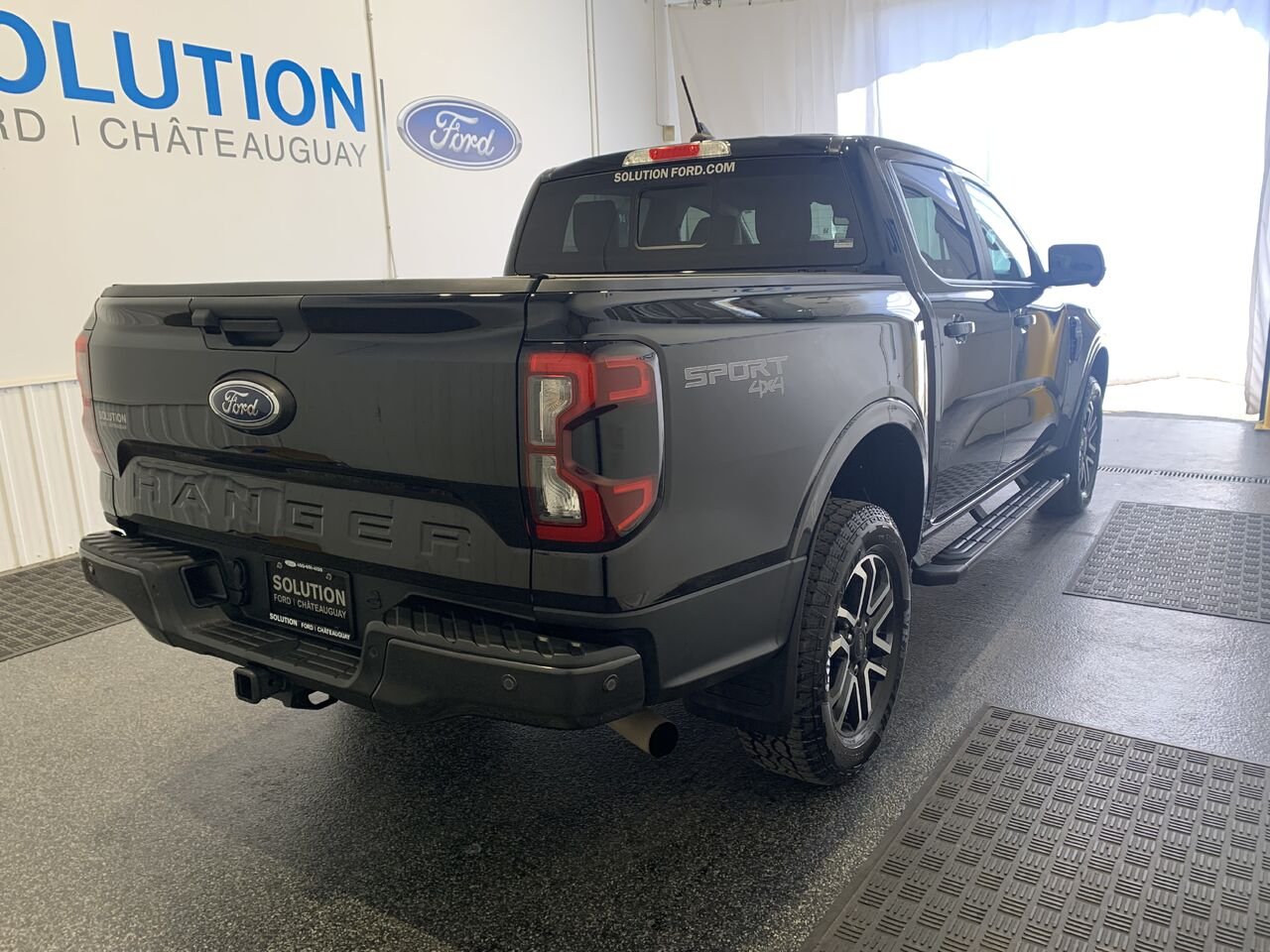 Ford RANGER LARIAT SUPERCREW 4WD LARIAT cabine SuperCrew 4RM caisse de 5 pi 2024 Noir Châteauguay - photo #9