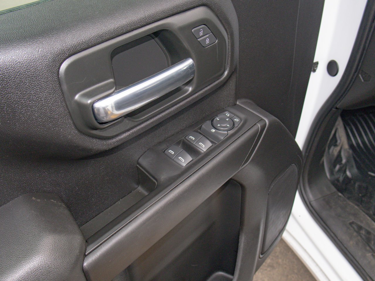 2025 Chevrolet Silverado 2500HD 4WD Crew Cab 159 Work Truck White Sherwood Park - photo #19