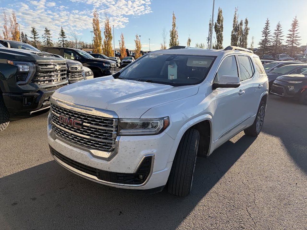 2023 GMC Acadia AWD 4dr Denali White Sherwood Park - photo #2