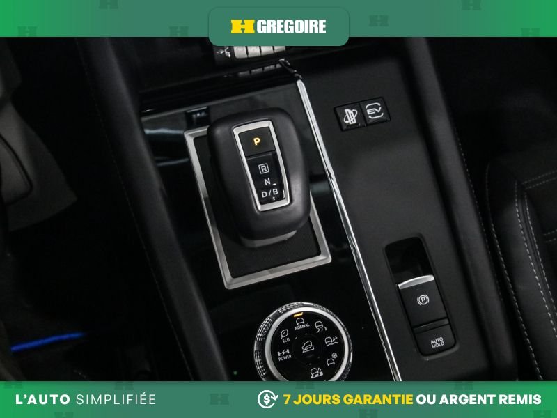 2025 Mitsubishi Outlander White Blainville - photo #17