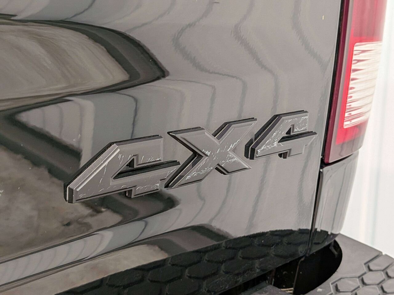 2021 Ram 1500 Classic Express 4x4 Crew Cab 5'7" Box Black Val-David - photo #36
