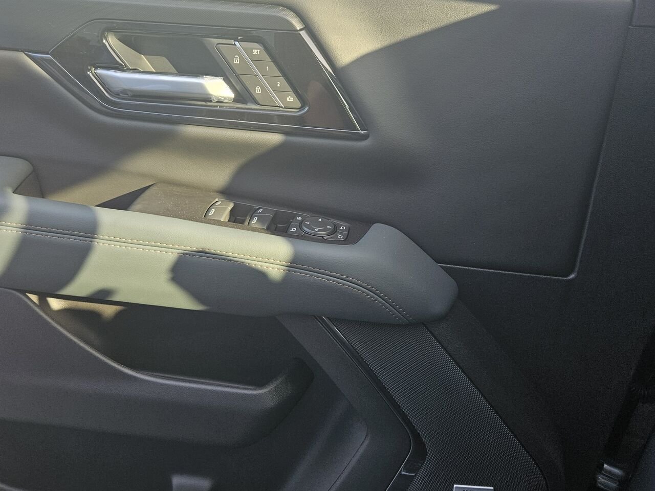 2026 GMC Yukon AT4 4 portes 4RM Sterling Metallic Thetford Mines - photo #13